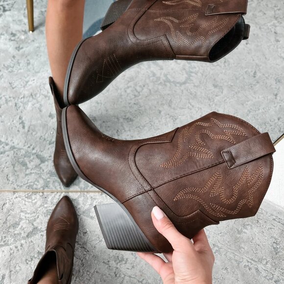 NEW🔥 Brown Cowboy Cowgirl Western Ankle Boot Booties Med Block Heel Pointed Toe - Picture 1 of 9